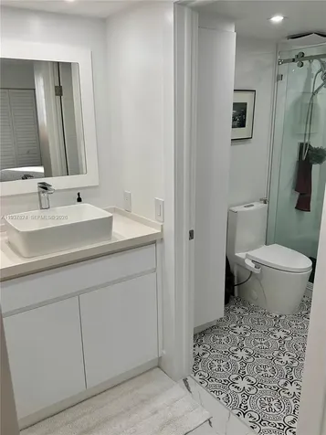 2457 Collins Avenue Miami Beach FL 33140