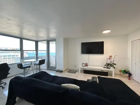 2899 Collins Avenue Miami Beach FL 33140