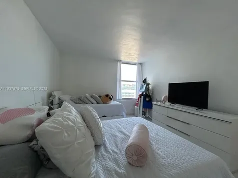 2899 Collins Avenue Miami Beach FL 33140