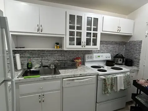 2899 Collins Avenue Miami Beach FL 33140