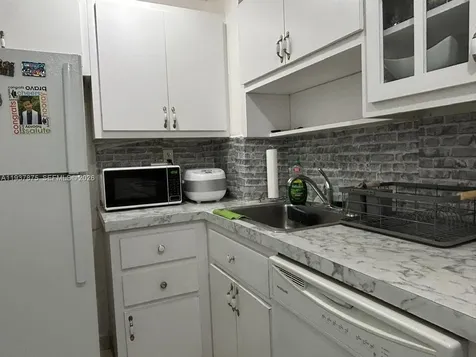 2899 Collins Avenue Miami Beach FL 33140