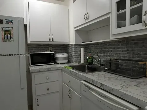 2899 Collins Avenue Miami Beach FL 33140