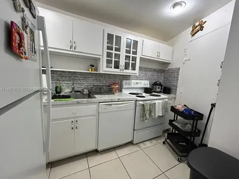 2899 Collins Avenue Miami Beach FL 33140