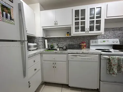 2899 Collins Avenue Miami Beach FL 33140