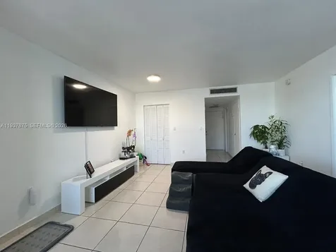 2899 Collins Avenue Miami Beach FL 33140