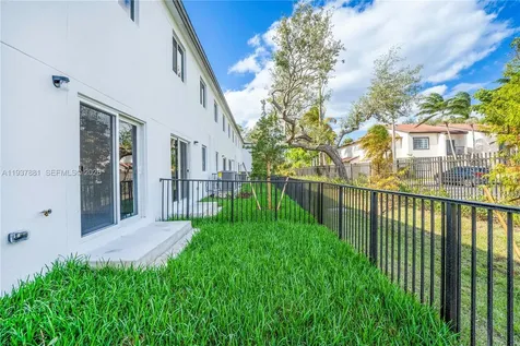 5125 SW 37th Street Pembroke Park FL 33023