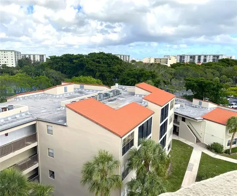 2322 S Cypress Bend Drive Pompano Beach FL 33069