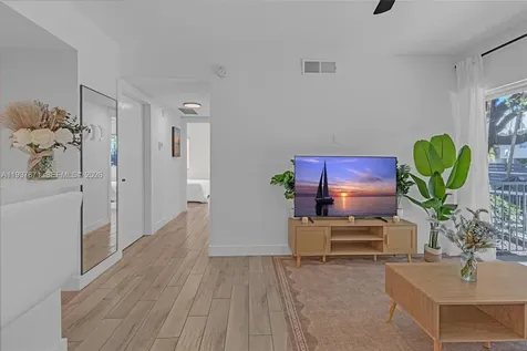 740 Meridian Avenue Miami Beach FL 33139