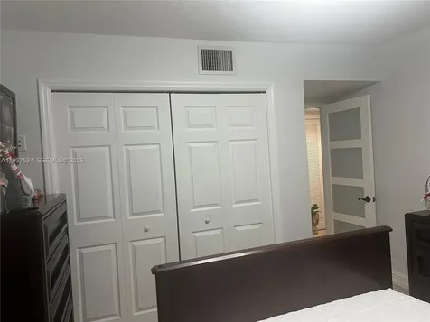 1461 E 9th Court Hialeah FL 33010