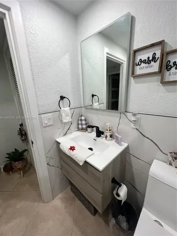 1461 E 9th Court Hialeah FL 33010