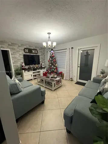 1461 E 9th Court Hialeah FL 33010