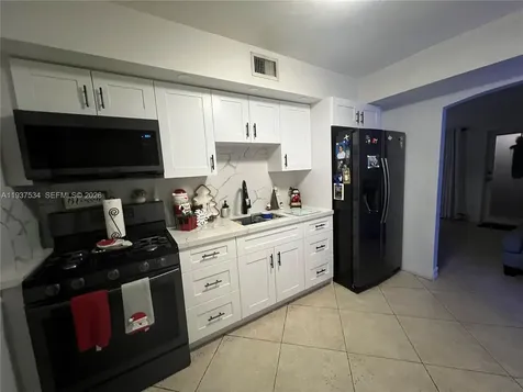 1461 E 9th Court Hialeah FL 33010