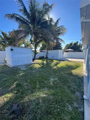 1461 E 9th Court Hialeah FL 33010