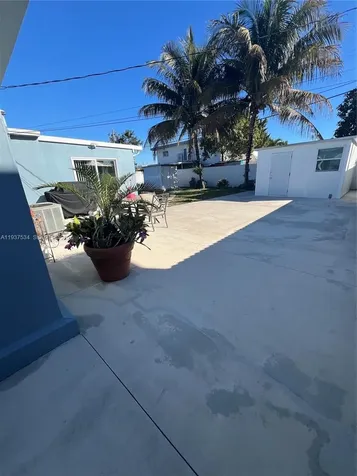 1461 E 9th Court Hialeah FL 33010