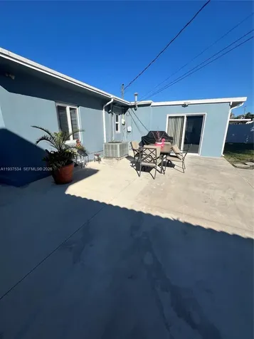1461 E 9th Court Hialeah FL 33010