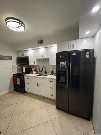 1461 E 9th Court Hialeah FL 33010