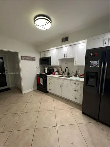 1461 E 9th Court Hialeah FL 33010