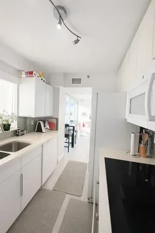 5900 Collins Avenue Miami Beach FL 33140