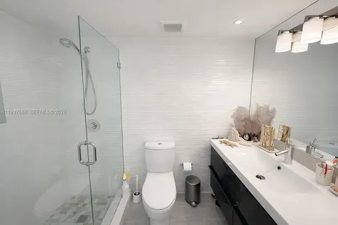 5900 Collins Avenue Miami Beach FL 33140