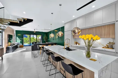 609 NE 8th Avenue Fort Lauderdale FL 33304