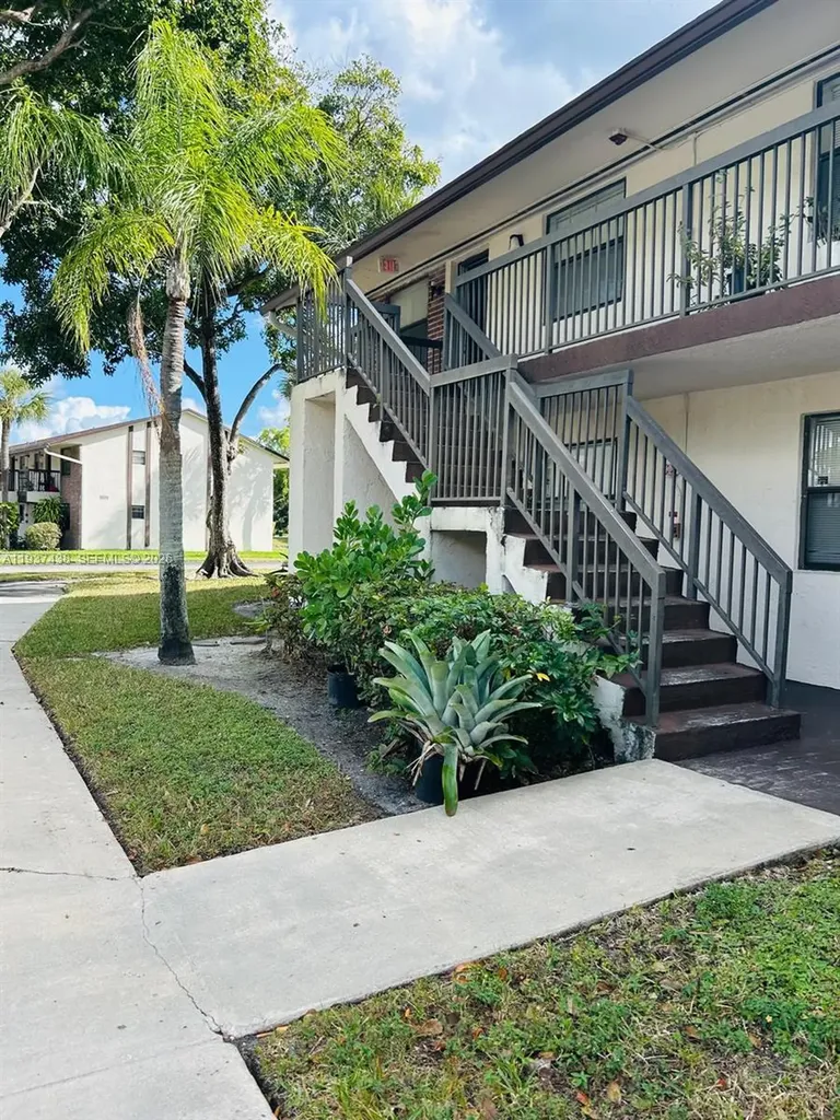 6031 Shakerwood Circle Tamarac FL 33319