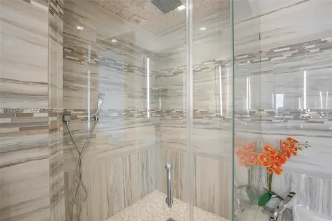 5225 Collins Avenue Miami Beach FL 33140