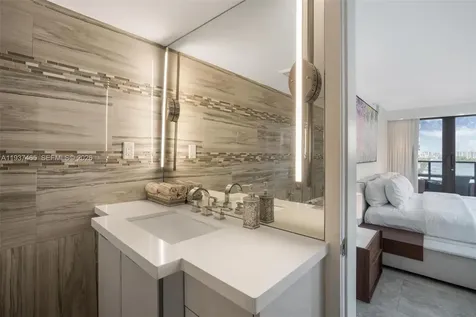 5225 Collins Avenue Miami Beach FL 33140