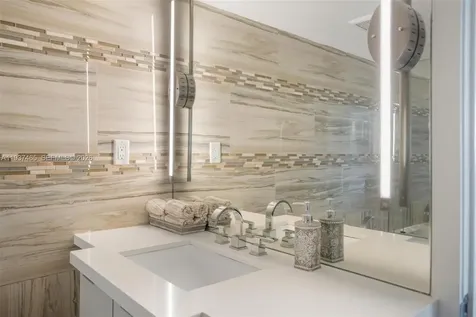 5225 Collins Avenue Miami Beach FL 33140