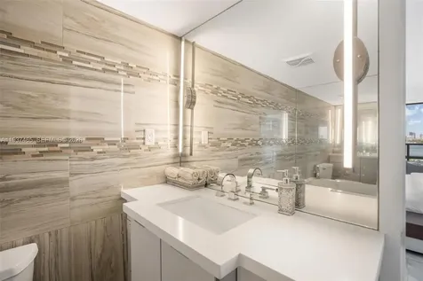 5225 Collins Avenue Miami Beach FL 33140