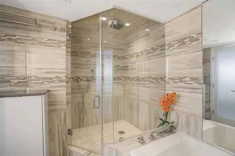 5225 Collins Avenue Miami Beach FL 33140
