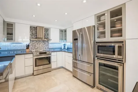5225 Collins Avenue Miami Beach FL 33140