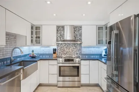 5225 Collins Avenue Miami Beach FL 33140