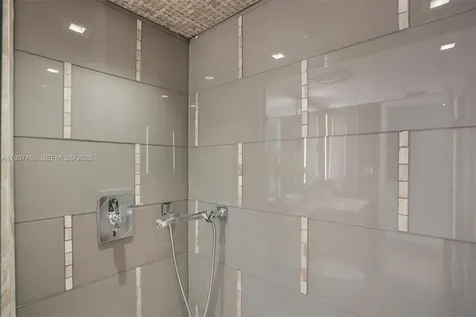 5225 Collins Avenue Miami Beach FL 33140