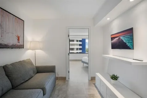 5225 Collins Avenue Miami Beach FL 33140