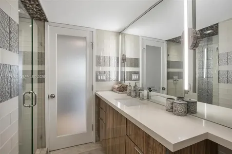 5225 Collins Avenue Miami Beach FL 33140