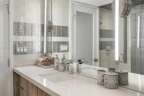 5225 Collins Avenue Miami Beach FL 33140