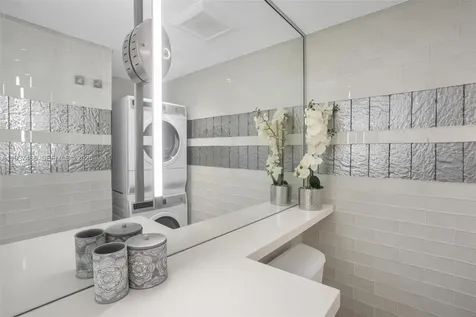 5225 Collins Avenue Miami Beach FL 33140