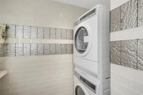 5225 Collins Avenue Miami Beach FL 33140