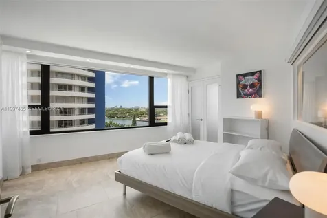 5225 Collins Avenue Miami Beach FL 33140