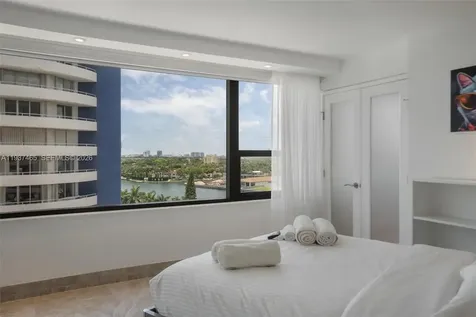 5225 Collins Avenue Miami Beach FL 33140