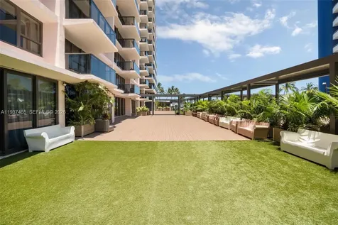 5225 Collins Avenue Miami Beach FL 33140