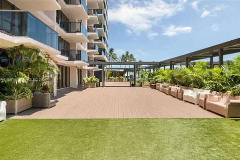 5225 Collins Avenue Miami Beach FL 33140