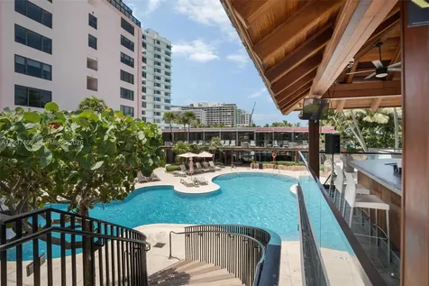 5225 Collins Avenue Miami Beach FL 33140