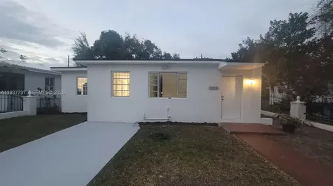 2951 NW 49th Street Miami FL 33142