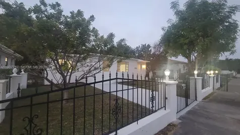 2951 NW 49th Street Miami FL 33142