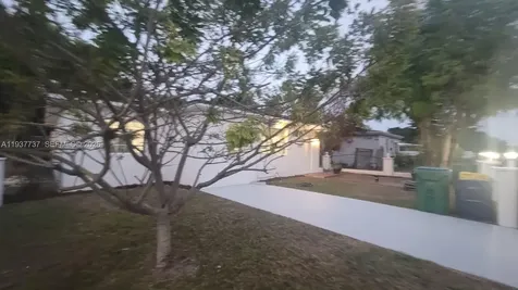 2951 NW 49th Street Miami FL 33142