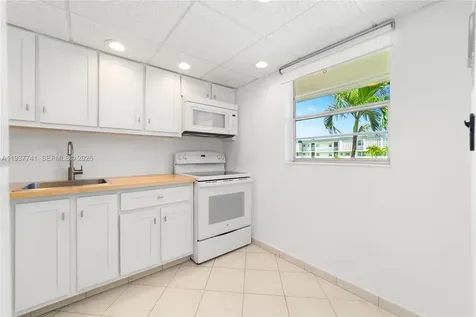 2951 NW 46th Avenue Lauderdale Lakes FL 33313