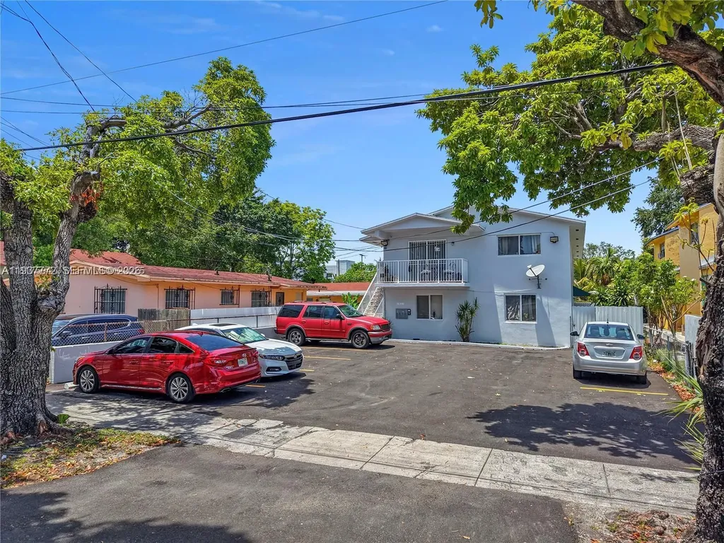 1621 NW 16th Street Miami FL 33125