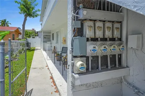 1621 NW 16th Street Miami FL 33125