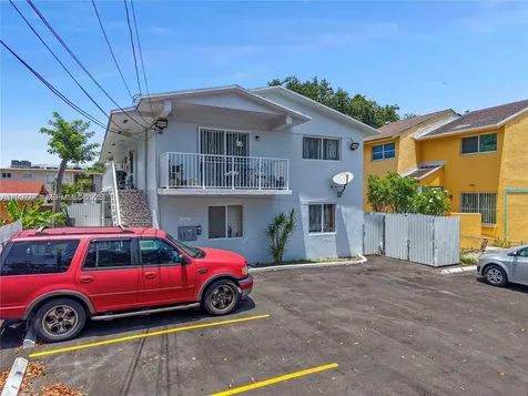 1621 NW 16th Street Miami FL 33125
